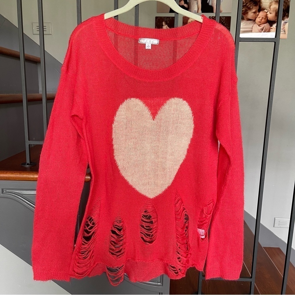 TCEC distressed heart lightweight sweater size large